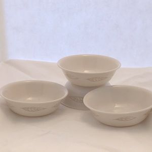 Corelle “Textured Leaves” breakfast bowls set of 4